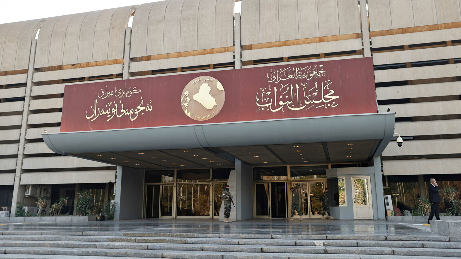 لجنة برلمانية تستدعي الفياض للتحقيق في عدم إخلاء مقرات “الحشد”