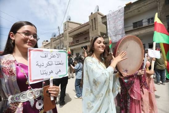 سوريا تعتمد اللغة الكردية لغة وطنية في المدارس..قرار حكومي يغير المشهد التعليمي