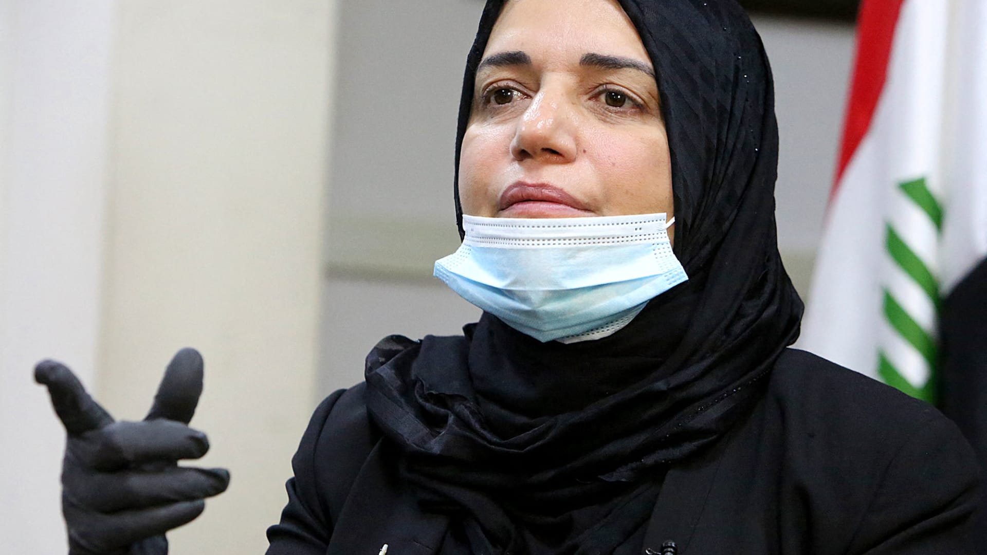 أمريكا تلغي تأشيرة وزيرة عراقية سابقة كرمتها إدارة بايدن