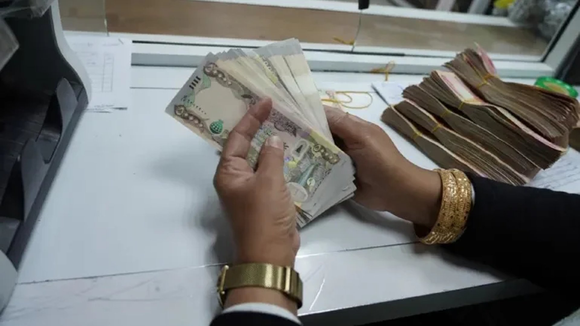 الدولار يستقر عند مستويات الـ 154 ألفاً في بغداد والبصرة و153,750 في أربيل
