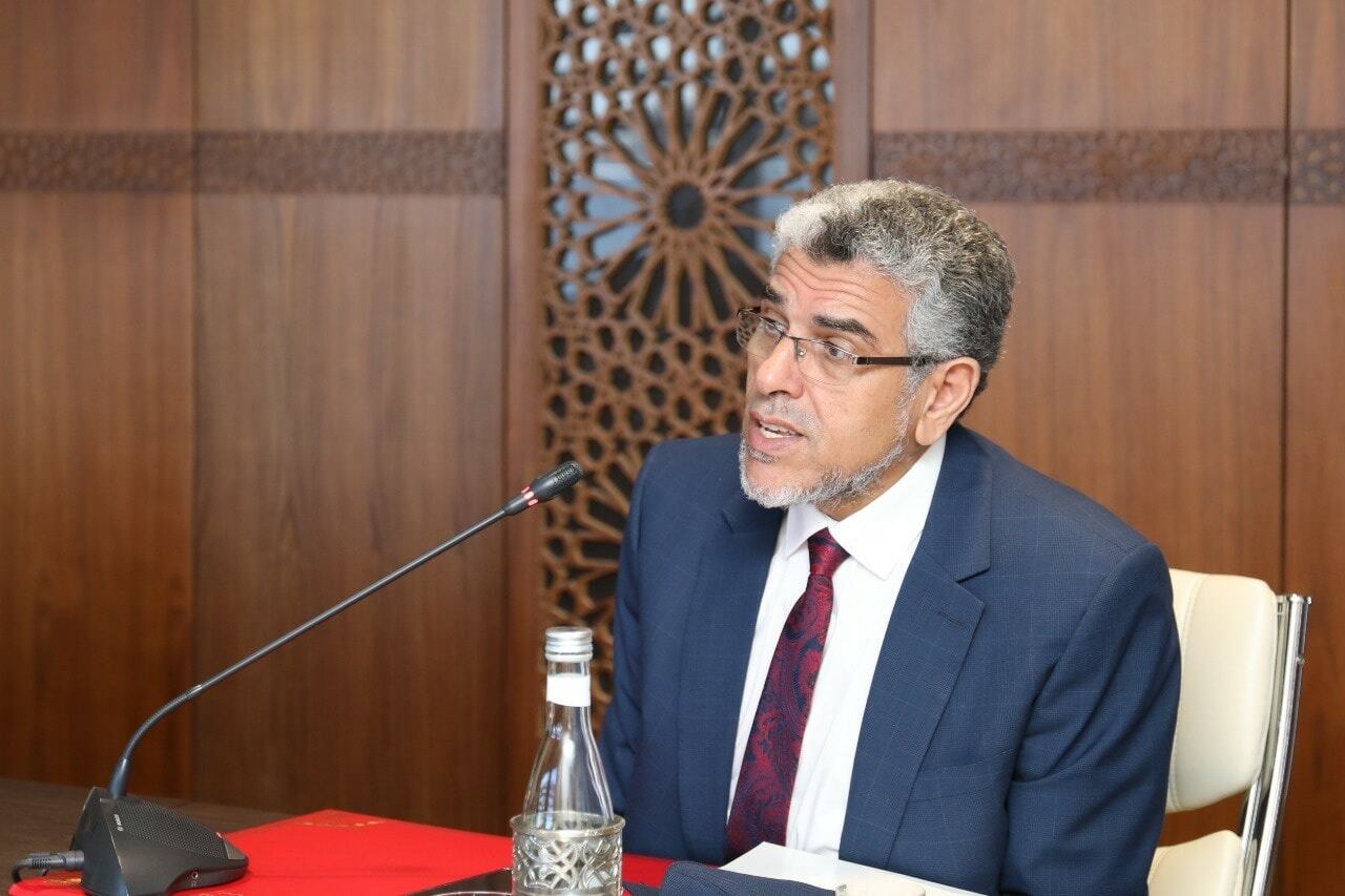 الرميد في مرمى الاتهامات.. خلافات المحامين تشتد حول استمرار توقيف الخدمات