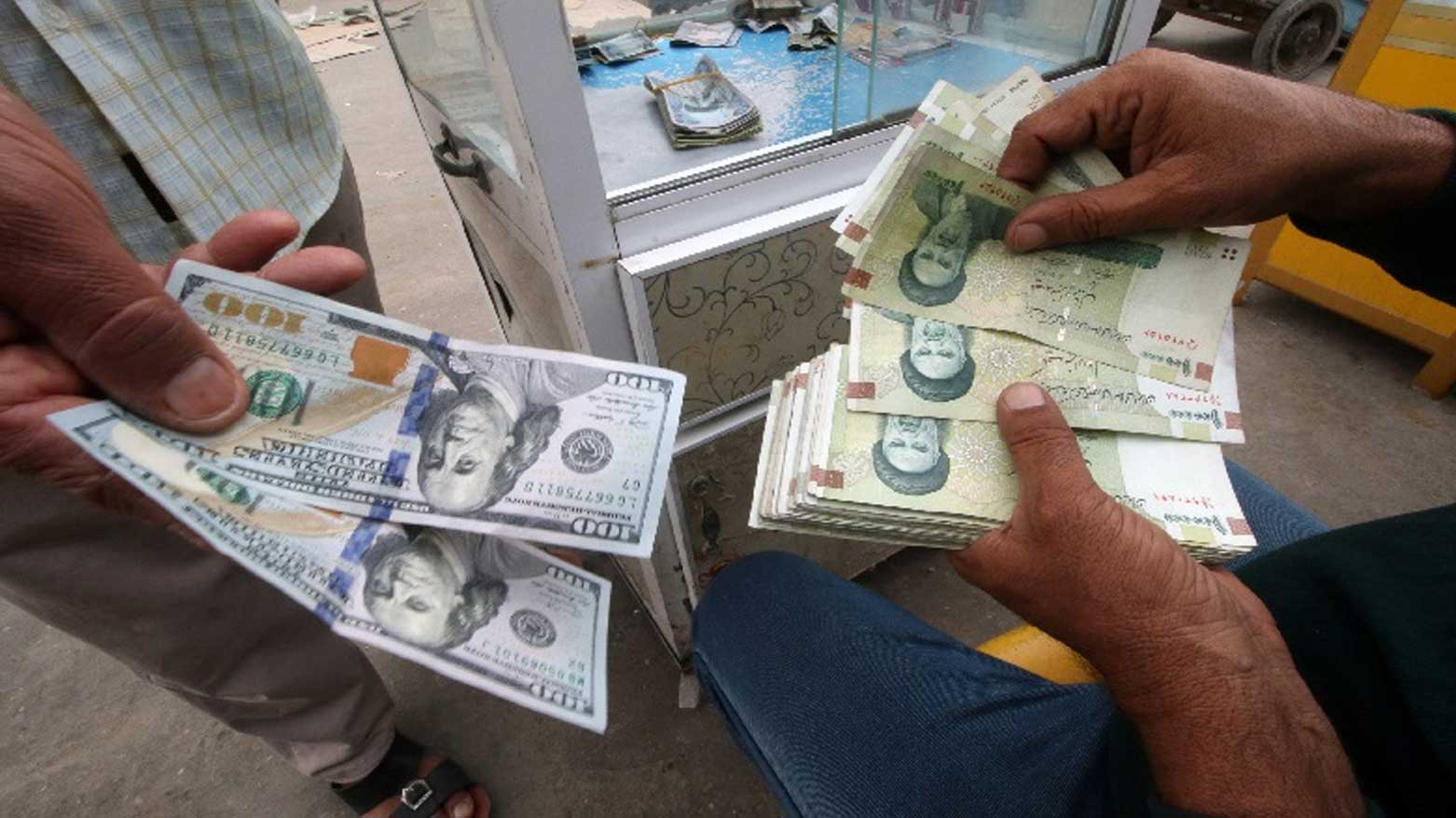 تراجع تاريخي في قيمة التومان الإيراني مع استمرار التصعيد العسكري مع واشنطن