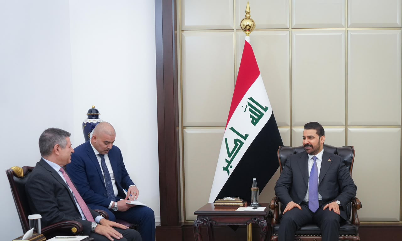 رئيس مجلس الوزراء يبحث مع القائم بالأعمال الأمريكي تعزيز العلاقات بين البلدين