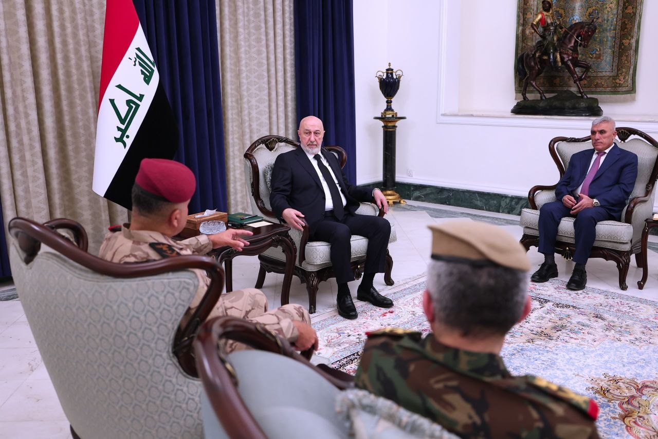 رئيس الجمهورية يؤكد أهمية مواصلة التنسيق بين تشكيلات القوات الأمنية