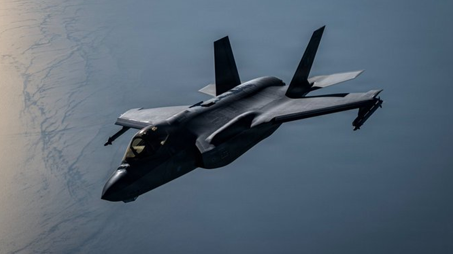 سنتكوم: اعتراض 92 سفينة تجارية وتسيير دوريات “F-35” ضمن الحصار البحري على إيران