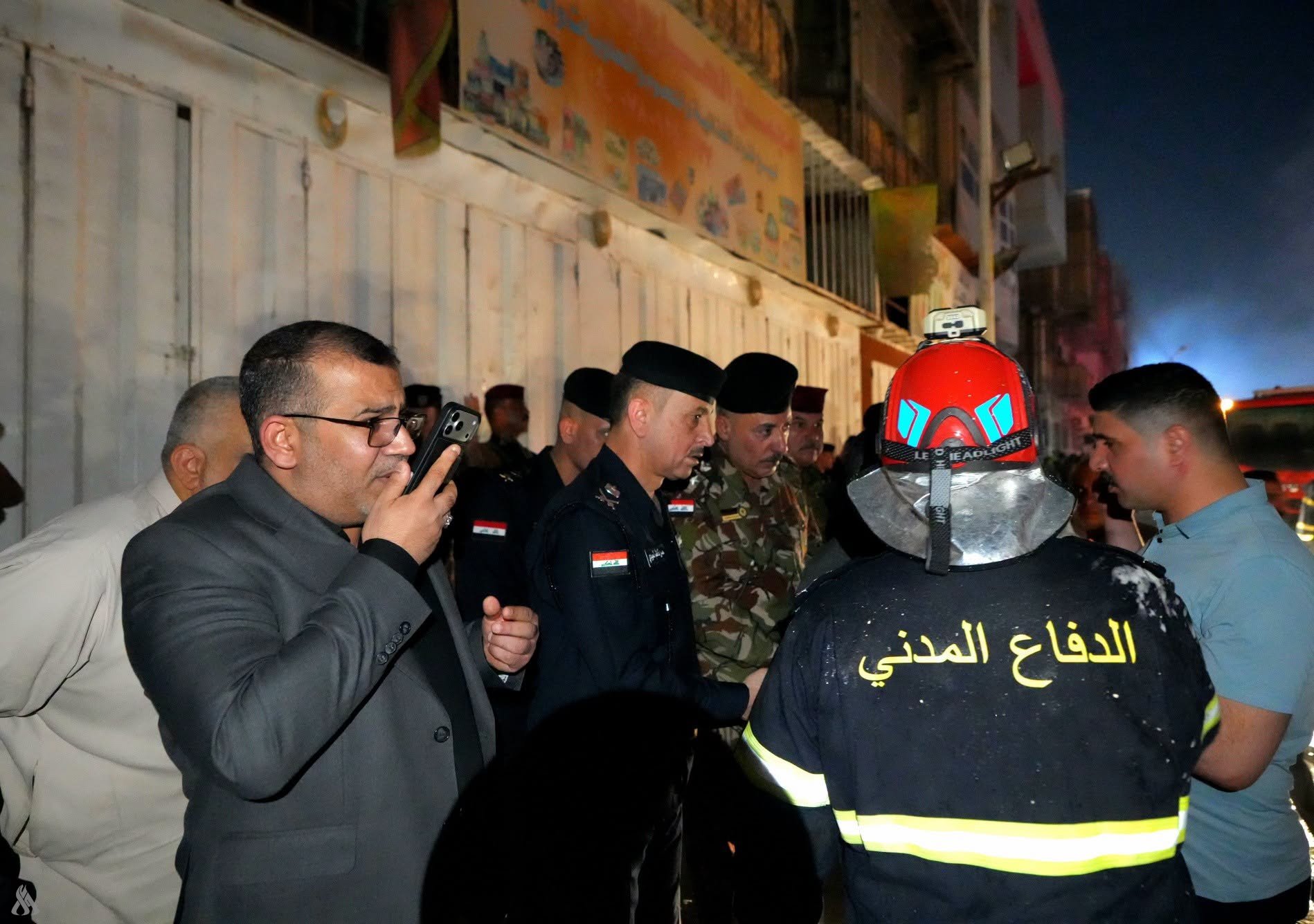 محافظ المثنى يوجه بـاستنفار الجهود والآليات للسيطرة على حريق في المحور التجاري