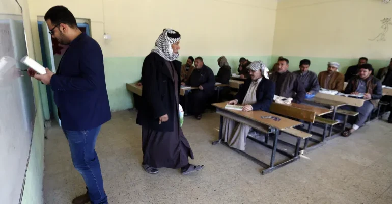 العراق.. أكثر من 11 ألف موظف حكومي لا يجيدون القراءة والكتابة