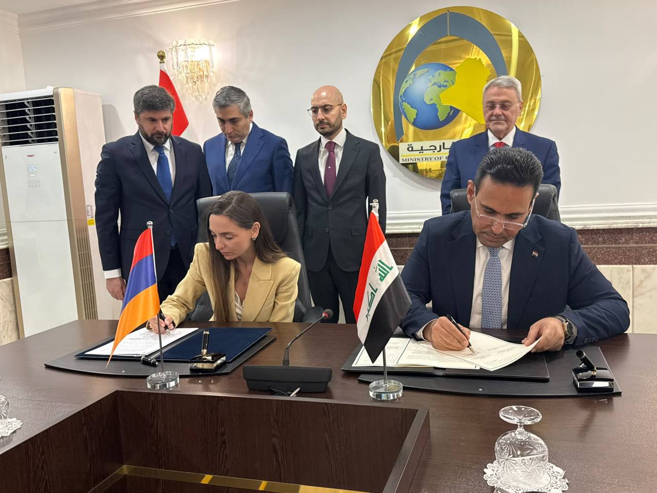 العراق وارمينيا يعقدان جولة مشاورات سياسية ويوقعان مذكرتي تفاهم لتعزيز التعاون الثنائي