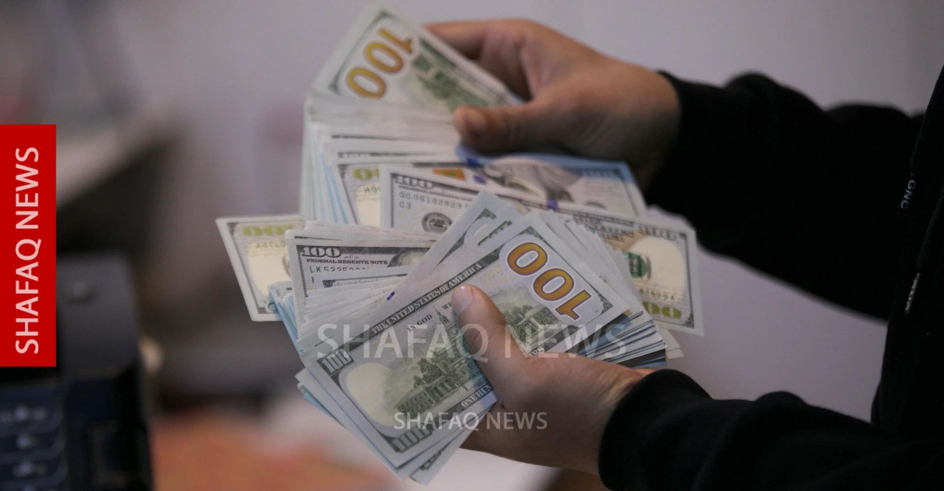 الدولار يسجل 156 ألف دينار.. تراجع محدود بأسعار الصرف في بغداد وأربيل