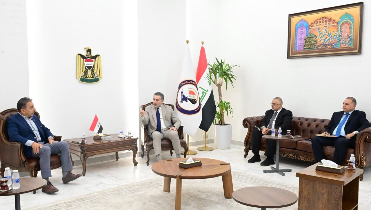 هيأة الإعلام والاتصالات تكشف خطة لبناء بنية تحتية للذكاء الاصطناعي بدلاً من الاكتفاء باستخدام تطبيقاته