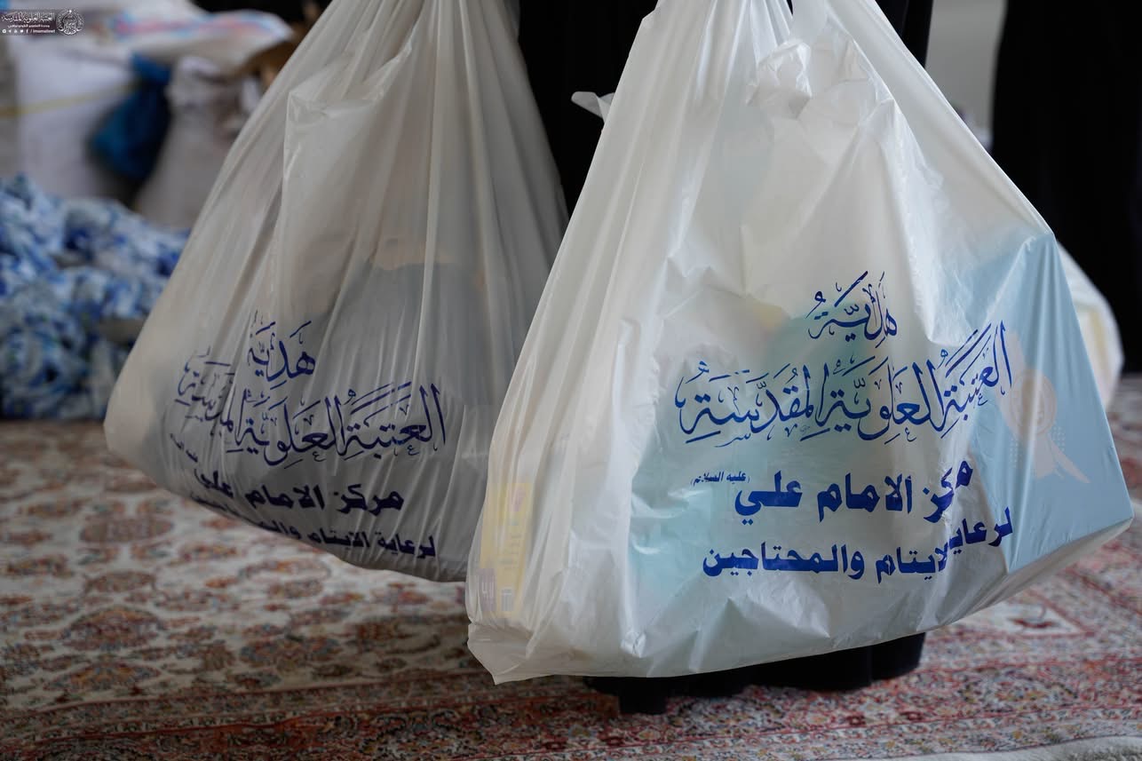 بالصور .. العتبة العلويّة تُوزّع الكسوة المدرسيّة على 10 آلاف طفل