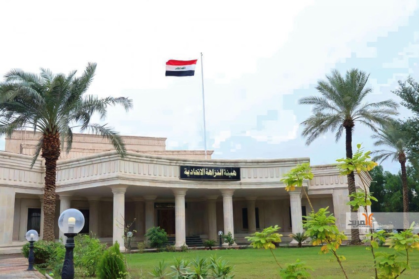 النزاهة تضبط مدير قسم الاستثمار في بلدية تكريت لترويجه معاملات استثمارية ومنحه قطع أراض خلافاً للقانون