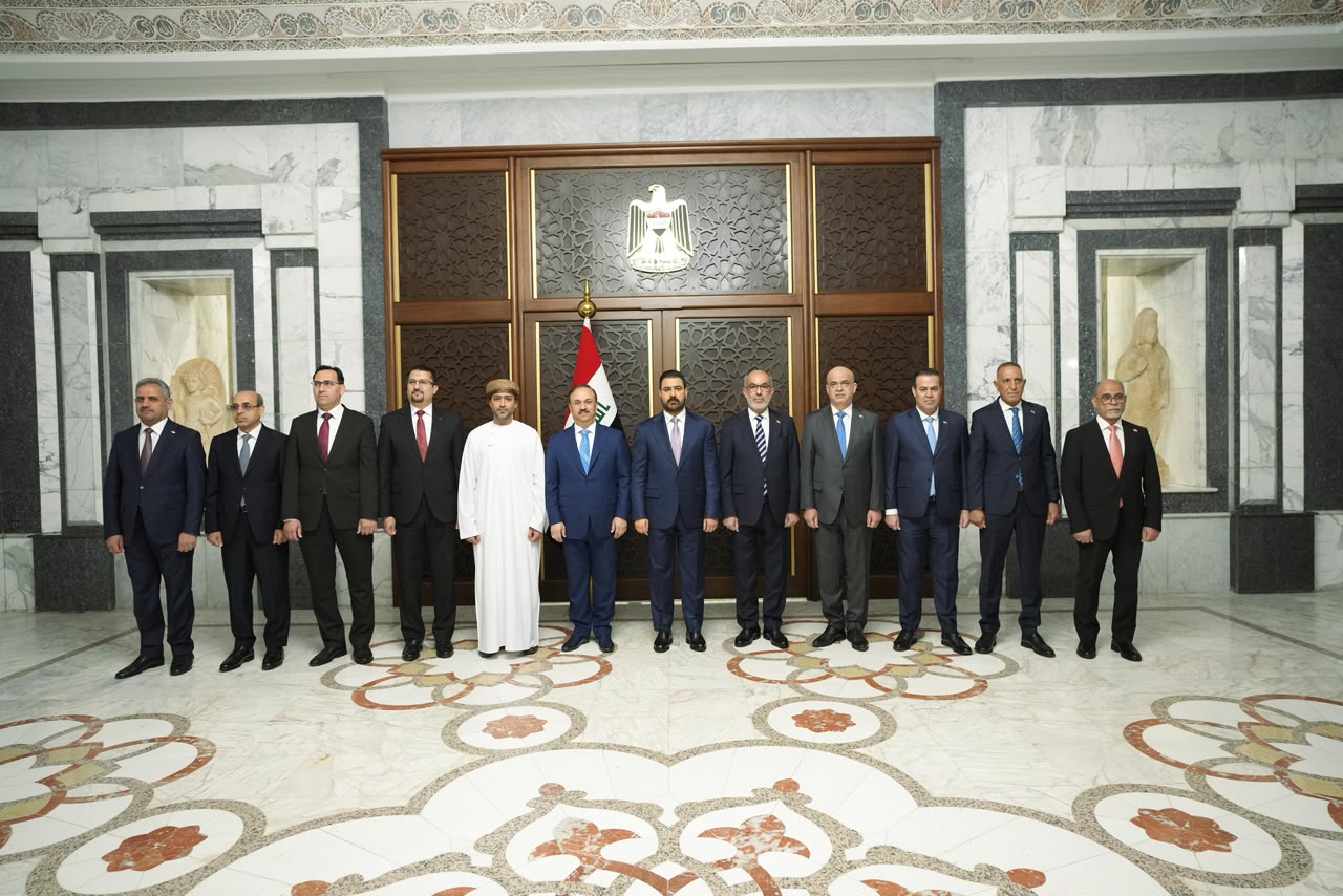 رئيس مجلس الوزراء يرعى مراسم توقيع عقد تطوير وتشغيل حقل عجيل النفطي