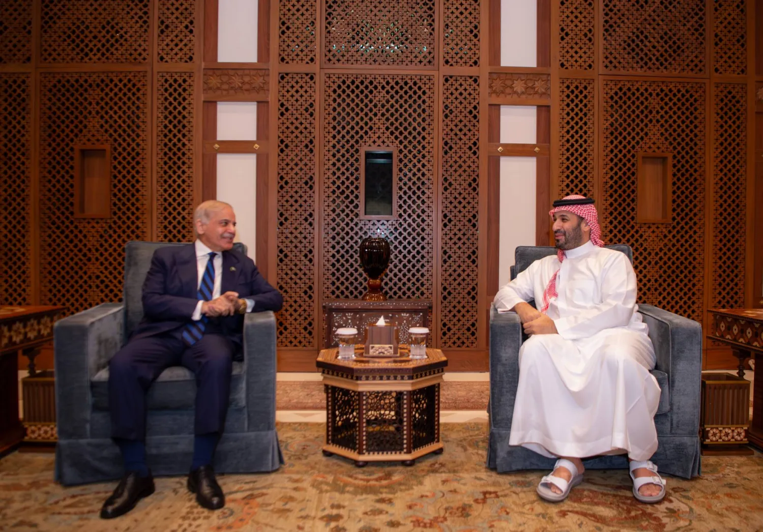 رئيس وزراء باكستان يؤكد لولي العهد السعودي دعم بلاده الكامل لأمن السعودية