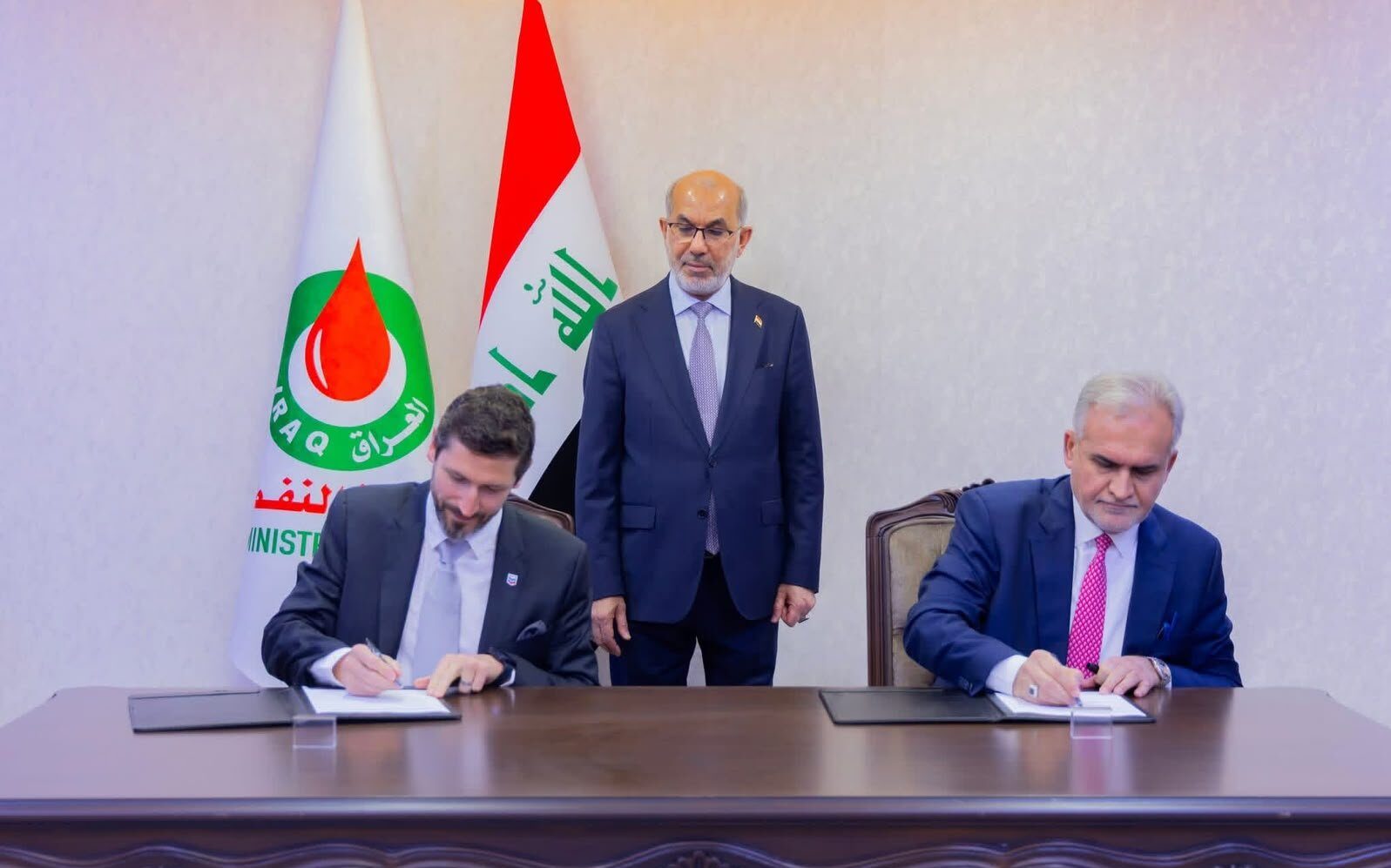 النفط ترعى توقيع اتفاقية تقديم الاستشارة الفنية مع شركة شيفرون