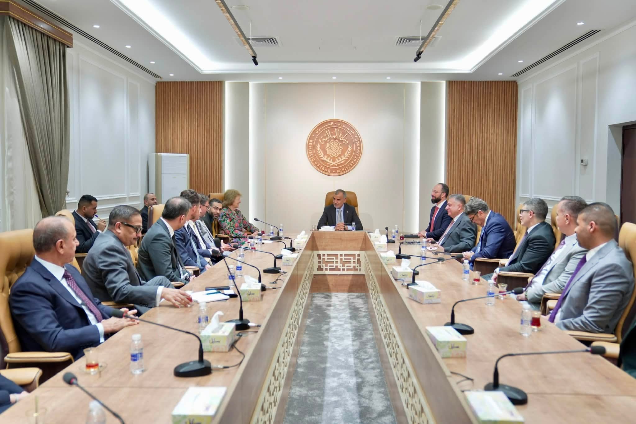 وزير المالية يؤكد أهمية بناء شراكات تجارية فاعلة والاستفادة من الخبرات والتجارب الدولية
