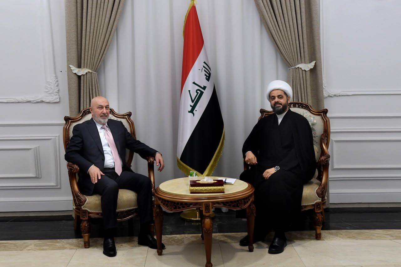 رئيس الجمهورية يبحث مع الشيخ قيس الخزعلي مستجدات الأوضاع السياسية والأمنية في البلاد