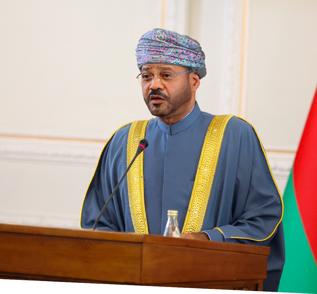 وزير خارجية عُمان يعلن تأجيل الاجتماع الإقليمي المقرر غدًا في صلالة