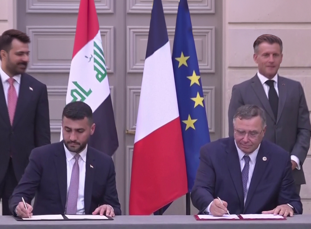 وزير الكهرباء يوقع مذكرة تفاهم مع شركة توتال الفرنسية تتعلق بتجهيز وبيع الغاز