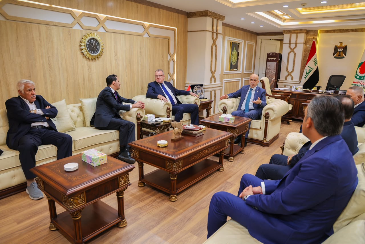 وزارة النفط تبحث مع شركة سننغول الأنغولية آفاق زيادة إنتاج حقل القيارة وتطوير مشروع المصفى المتكامل