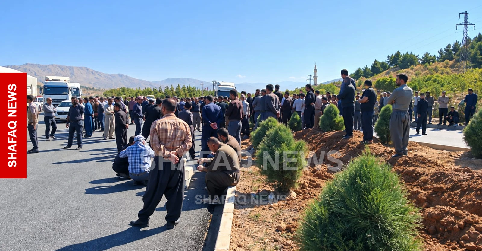 احتجاجاً على تدفق المحاصيل الأجنبية.. مزارعو “بينجوين” يغلقون المنفذ الحدودي مع إيران