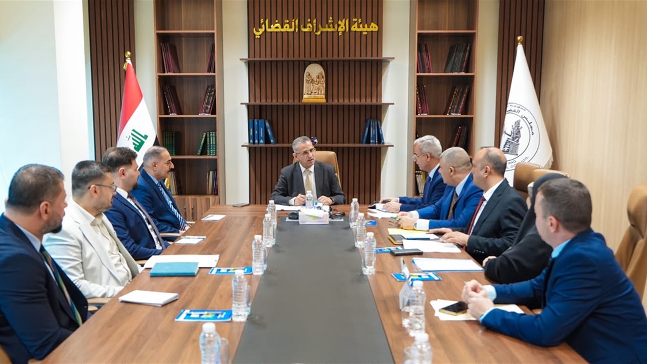 القضاء يستضيف اجتماعاً حول طبيعة الأدلة الرقمية لجرائم الابتـزاز الإلكتروني