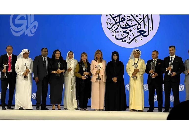 إنعام كجه جي تفوز بجائزة “أفضل كاتب عمود” ” ضمن جوائز “الإعلام العربي”
