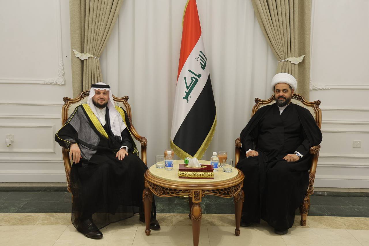 الشيخ الخزعلي يستقبل شيخ عشائرِ الجبورِ ويؤكدُ أهميةَ الدورِ العشائري في ترسيخِ التعايش