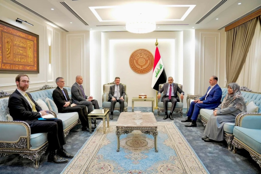 وزير المالية يبحث مع القائم بالأعمال الأمريكي تسريع مشاريع الشركات الأمريكية في العراق-عاجل