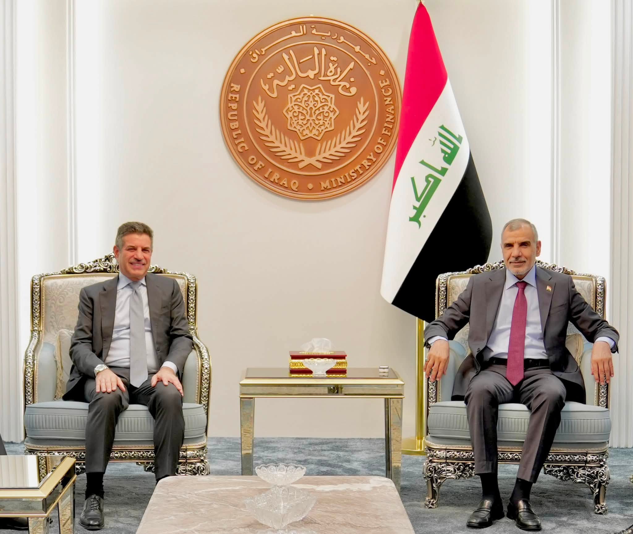 وزير المالية يبحث مع القائم بالأعمال الأمريكي تسريع مشاريع الشركات الأمريكية في العراق