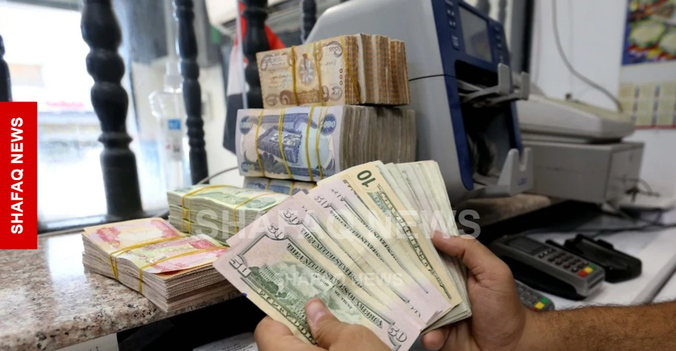 انخفاض طفيف يستقر بأسعار الدولار دون 160 ألفاً في بغداد وأربيل