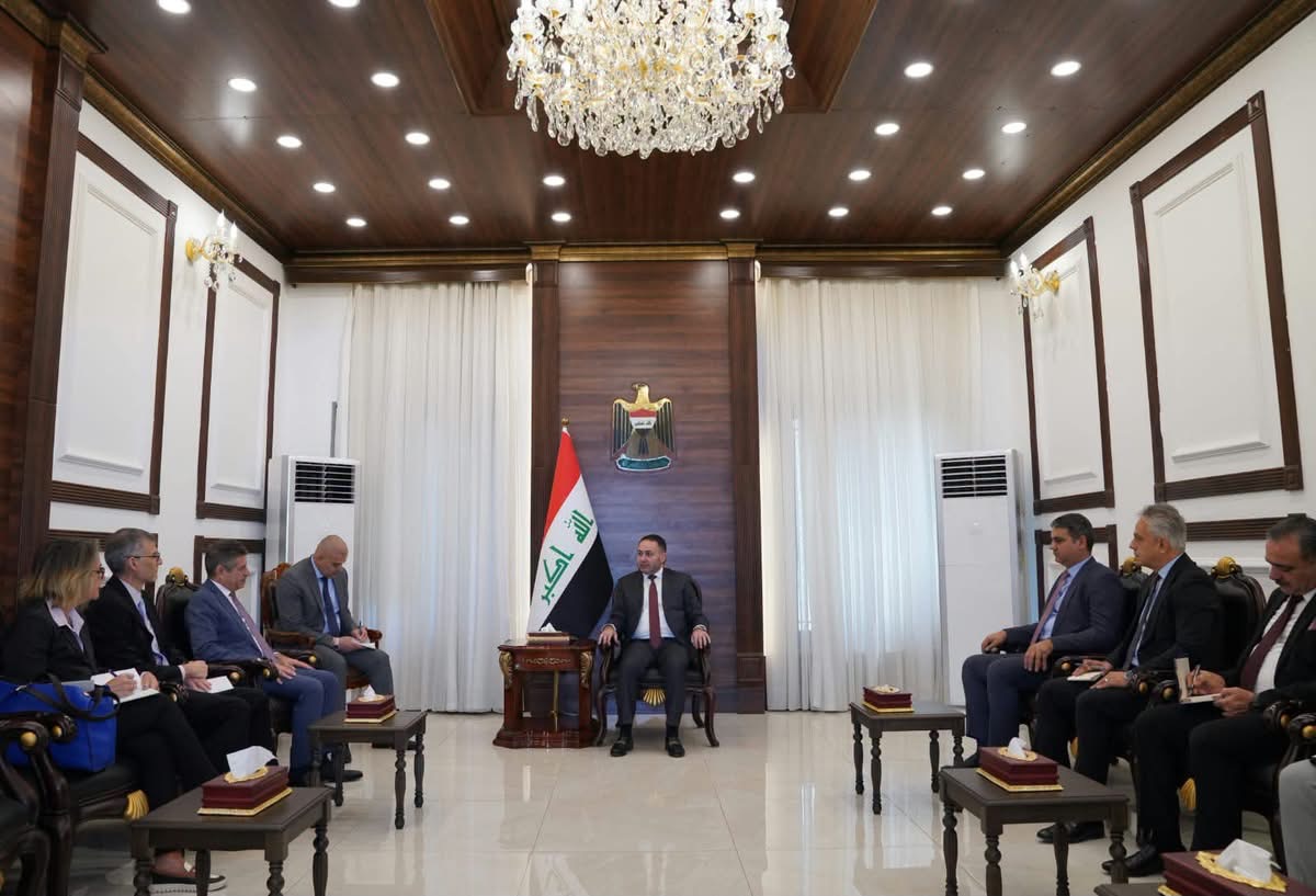 وزير التجارة يبحث مع القائم بالأعمال الأميركي تعزيز التعاون الاقتصادي والتجاري