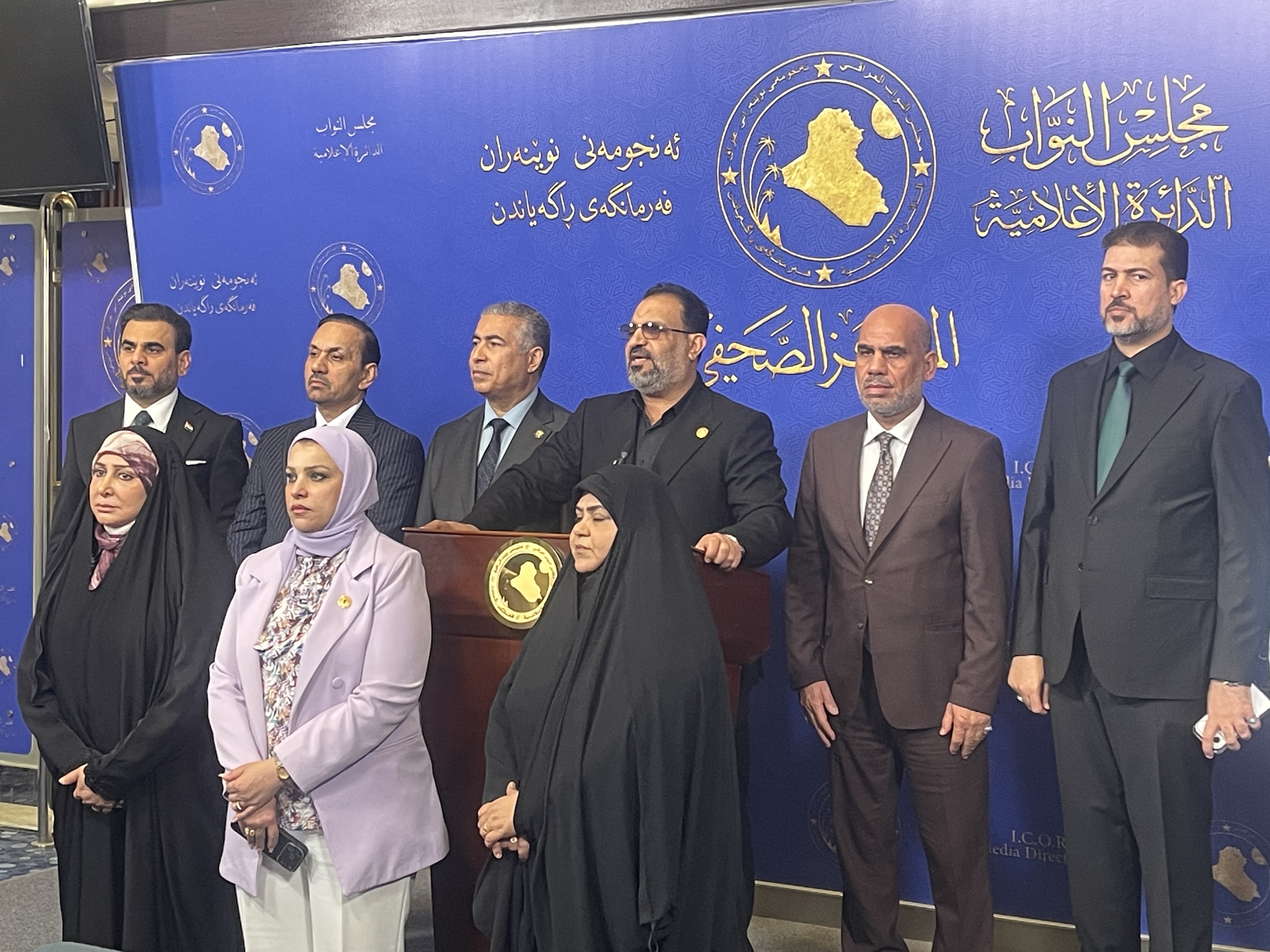 نواب يدافعون عن موظفي عقود تربية البصرة ويطالبون بصرف مستحقاتهم
