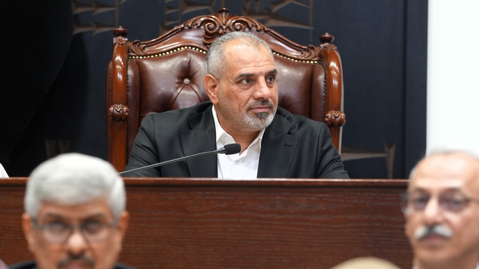 فيحان يدعو وزارةَ النفطِ إلى إجراءاتٍ عمليةٍ لإنهاء أزمةِ الوقودِ وإعادةِ النظرِ بالأسعارِ التي أثقلتْ كاهلَ المواطنين وعطلت الاقتصادَ