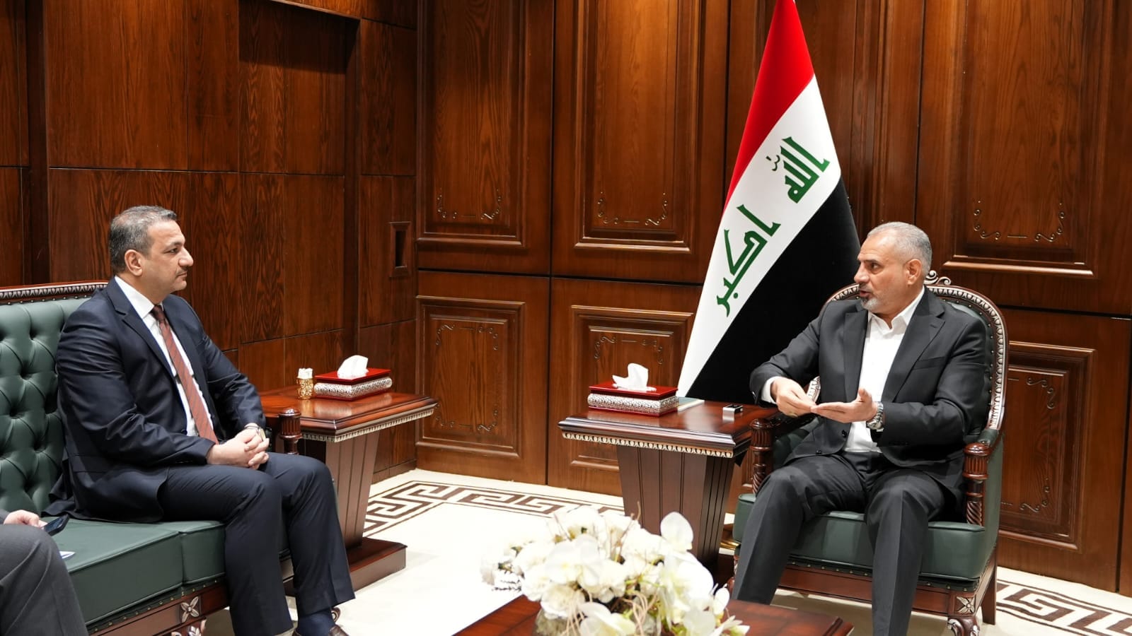 فيحانُ يبحثُ مع ديوانِ الرقابةِ الماليةِ تعزيزَ المتابعةِ على المالِ العامِّ وتحدياتِ الموازنةِ المقبلة