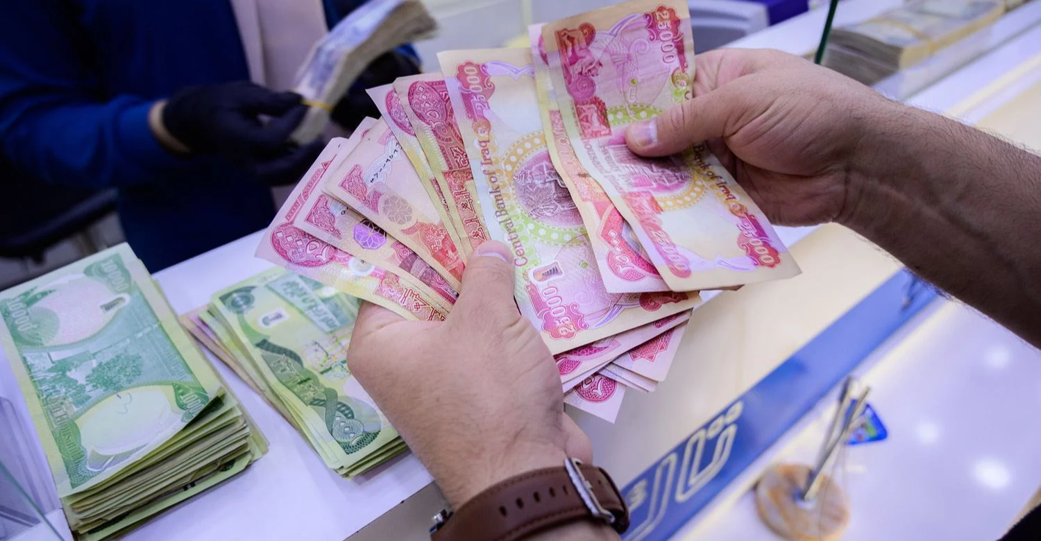 مجدداً.. “أزمة سيولة” تؤخر تمويل رواتب الموظفين لشهر ايلول