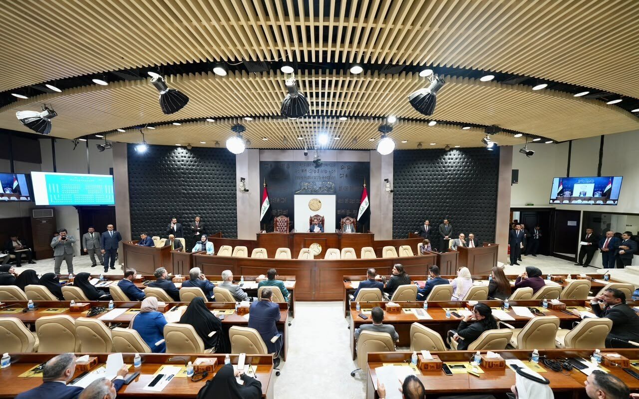 البرلمان يوصي بإعادة النظر بقرار زيادة أسعار المشتقات النفطية ووضع خطة عاجلة لمنع أزمات الوقود