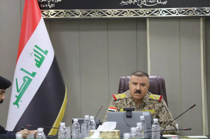 مدير مكتب القائد العام يترأس اجتماعاً أمنياً لبحث توزيع المهام بين القوات الأمنية والعسكرية