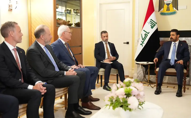 رئيس الوزراء يؤكد أهمية توسيع الشراكة مع الشركات العالمية الكبرى لتطوير القطاع النفطي