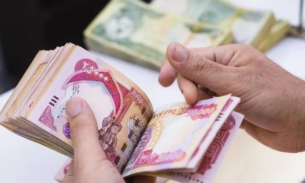 وزارة المالية تباشر بتمويل رواتب الموظفين لشهر أيلول