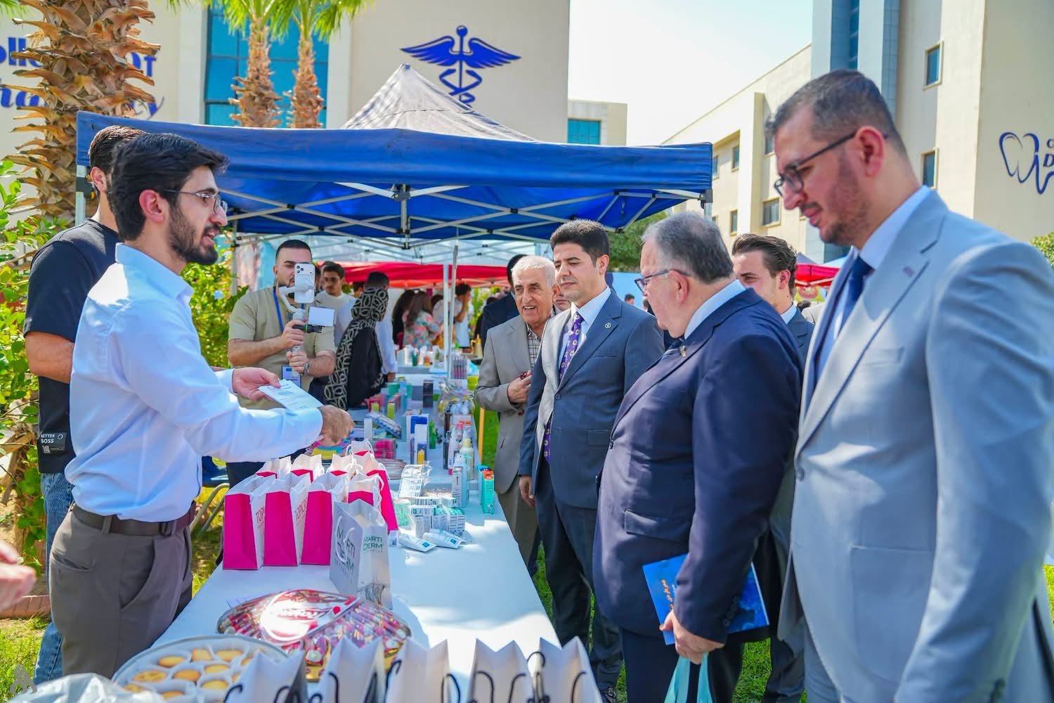 أربيل تحتفي باليوم العالمي للصيادلة بمهرجان خيري لدعم مرضى السرطان