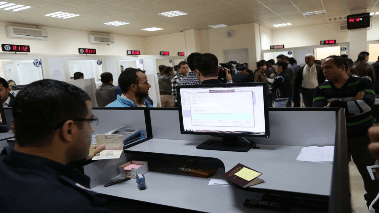 11 ألف موظف حكومي “أمي” في العراق