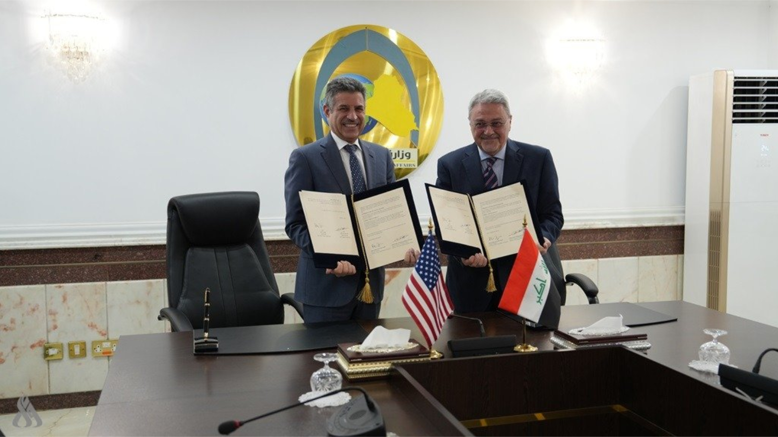 العراق يتسلم موقع الدعم الدبلوماسي الأمريكي بمطار بغداد
