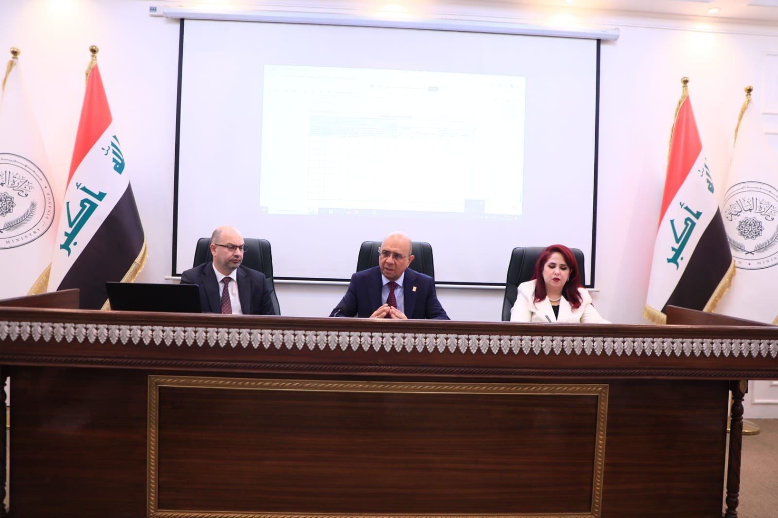 وزارة المالية تبحث تنفيذ خطة تبسيط الاجراءات والخدمات الحكومية لعام 2027
