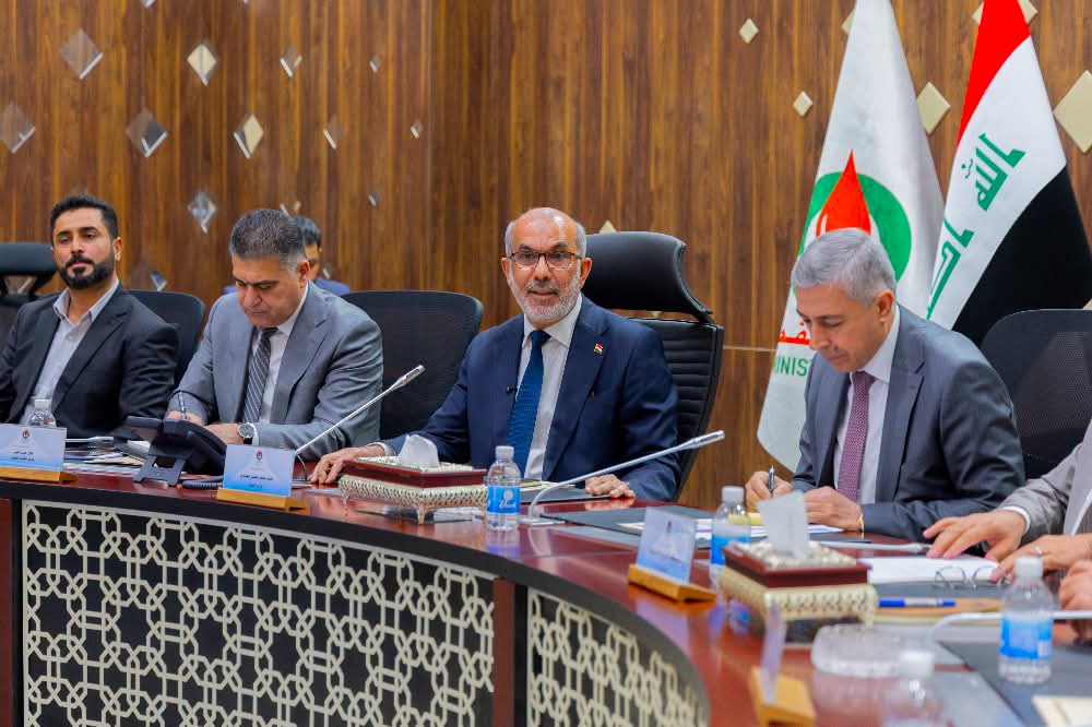 وزير النفط يوجه باستمرار الحضور الميداني لمدراء الهيئات والفروع في محطات الوقود