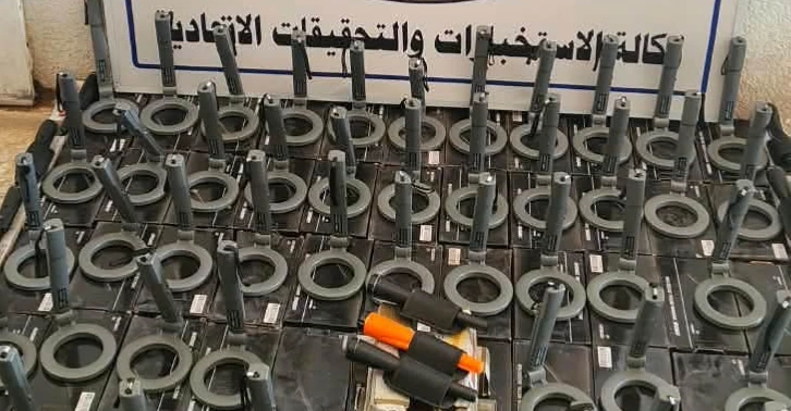 الاستخبارات: ضبط 100 جهاز محظور لكشف الآثار والمعادن
