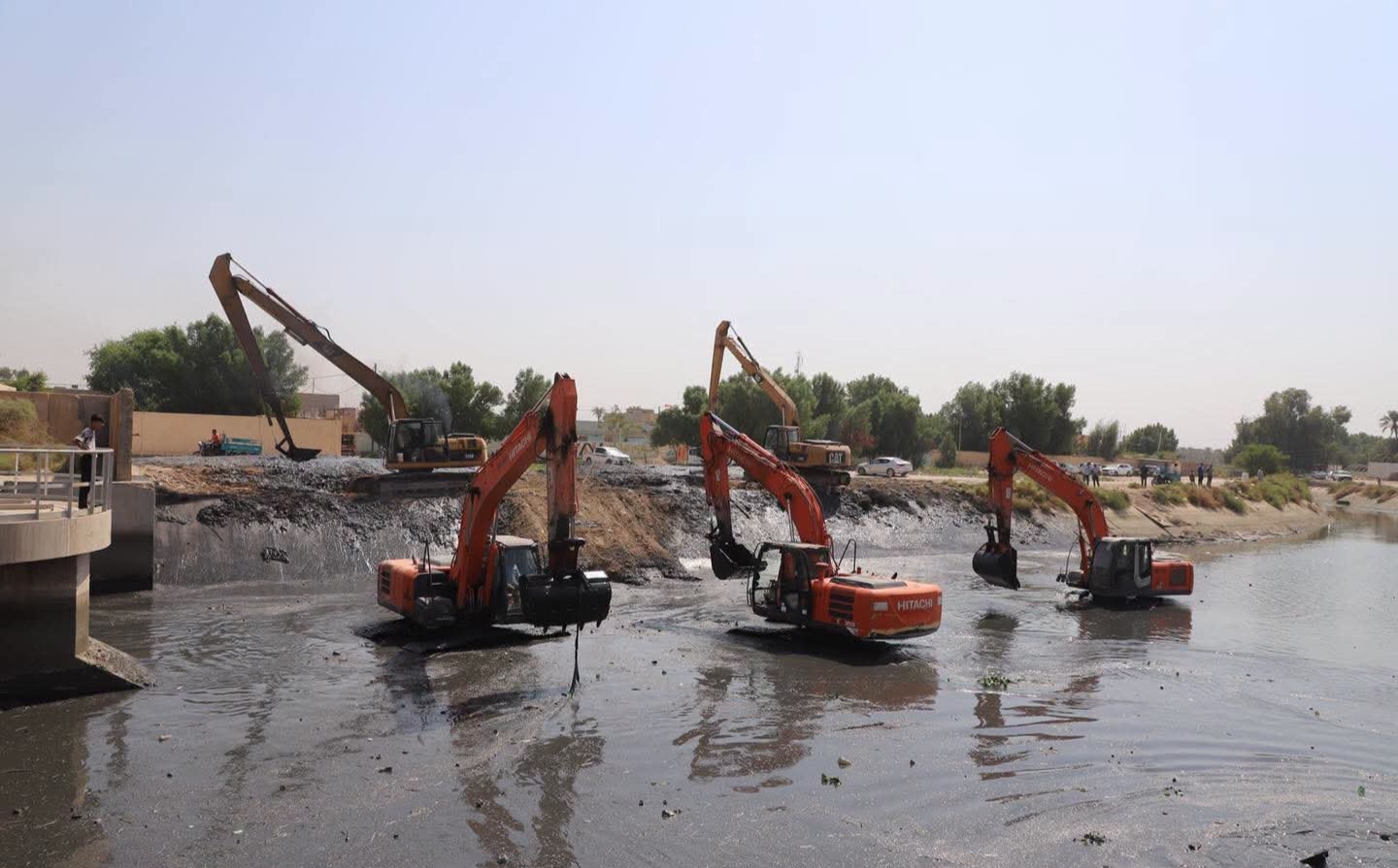 الموارد المائية: إنجاز رفع 5000 م³ من الترسبات الطينية من عمود جدول الكفل وقناة الحلة