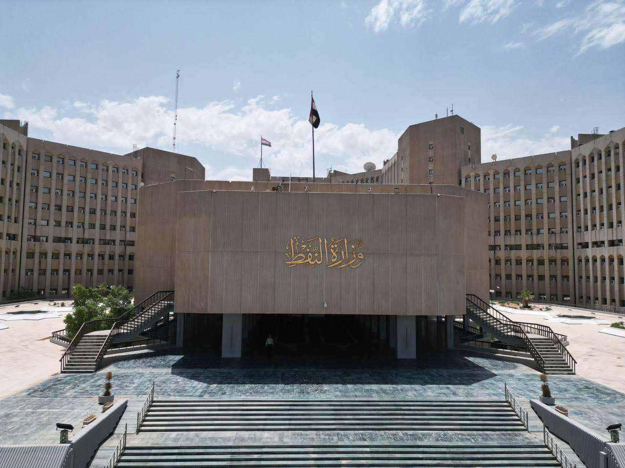 النفط : استيراد 30 الف طن من البنزين لتعزيز المخزون المحلي