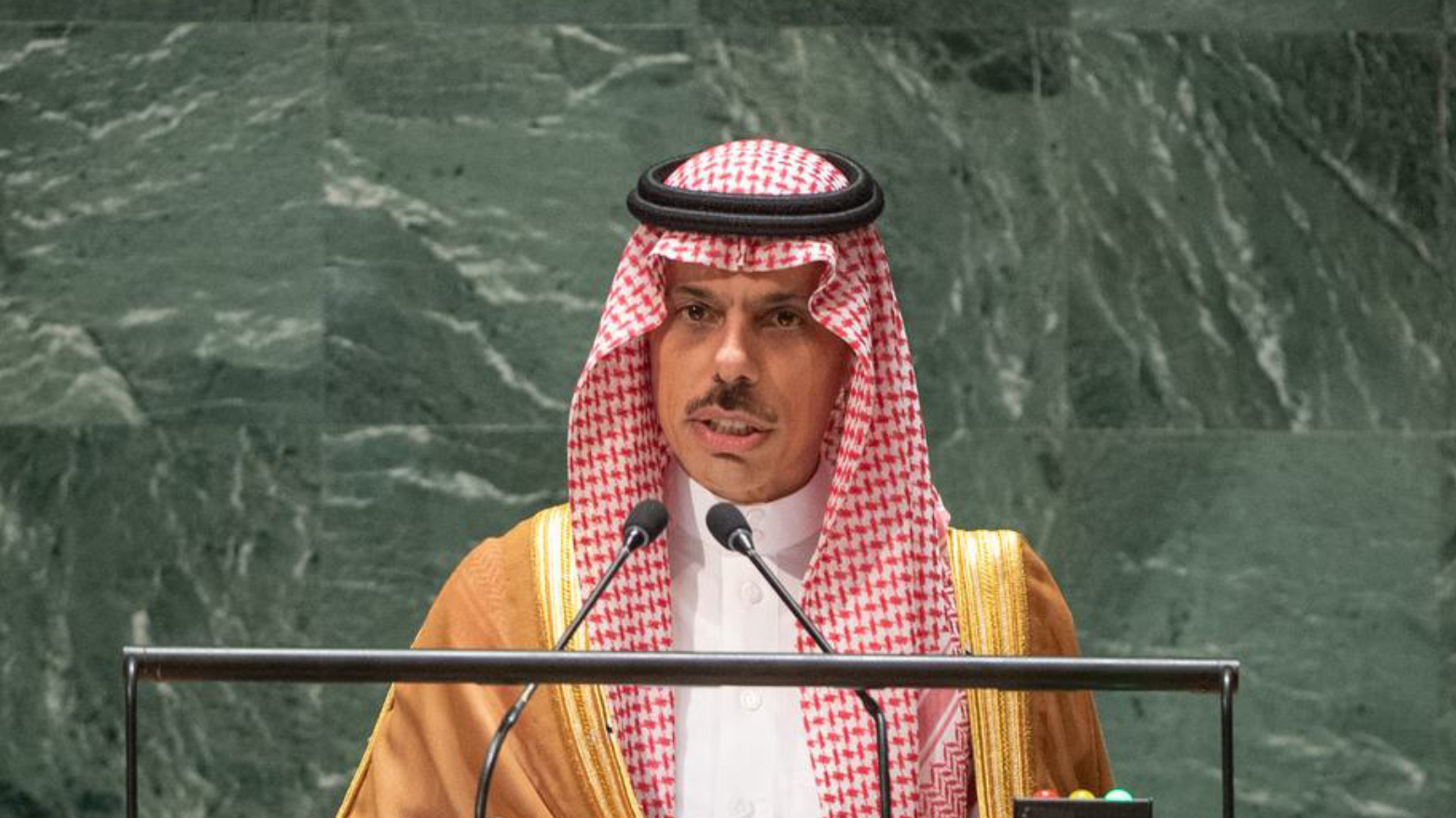 بن فرحان ينتقد “تغيّب المجتمع الدولي” عن تحمّل مسؤولياته إزاء أمن الخليج