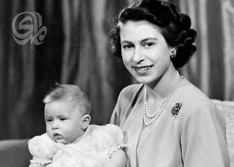 “أنا عديمة الفائدة ” … رسالة نادرة بخط يد الملكة إليزابيث